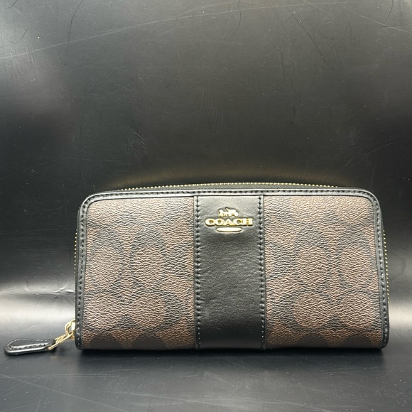 EUC- COACH Zip Around Long Wallet - Picture 2 of 12